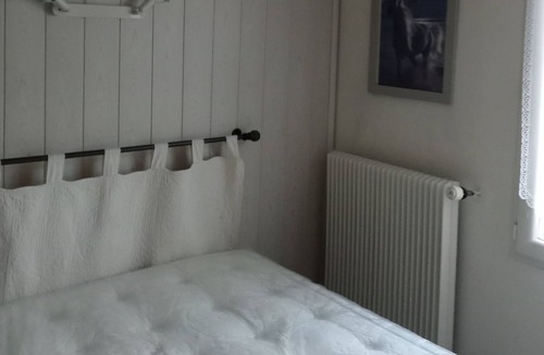 Mouchard Apartment | Beautiful fully equipped apartment In the center of mouchard