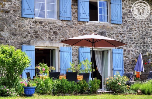 Belleroche Cottage | Beautiful Haut Beaujolais stone gîte