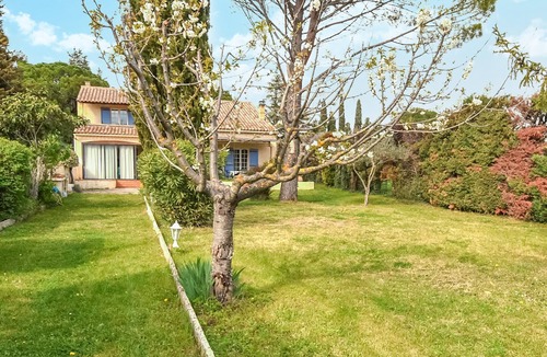 Loriol-du-Comtat House | Beautiful home in Loriol-du-Comtat with WiFi