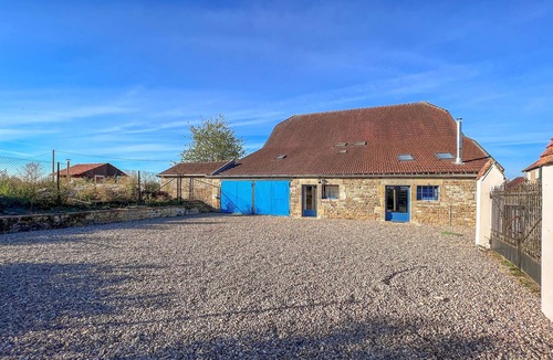 Pressigny House | Beautiful home in Pressigny with WiFi