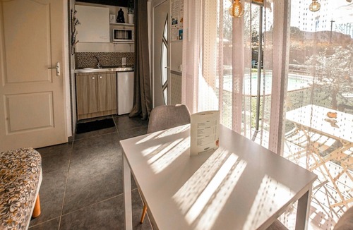 Taillades House | Beautiful home in Taillades with outdoor swimming pool
