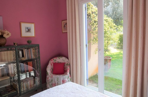 Mazan House | Beautiful house with big garden and private pool