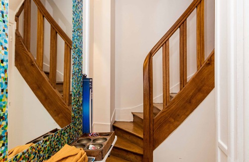 Gare House | Beautiful, large house in a wooded garden