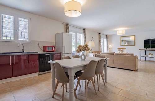 Saint-Didier Villa | Beautiful private villa for 6 guests with private pool, A/C, WIFI, TV and patio