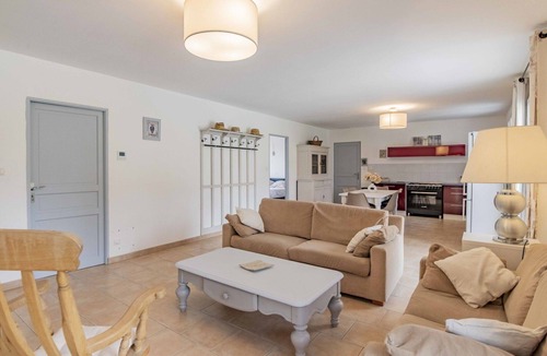 Saint-Didier Villa | Beautiful private villa for 6 guests with private pool, A/C, WIFI, TV and patio