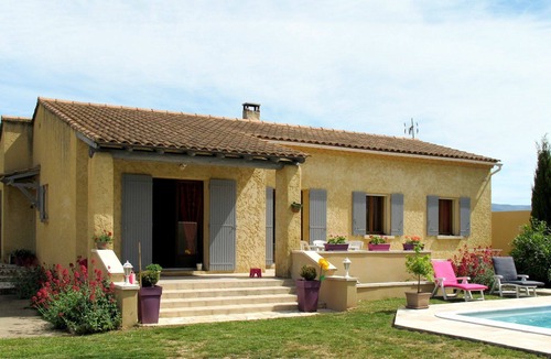 Mazan Villa | Beautiful private villa for 6 people with WIFI, A/C, private pool, TV, terrace and pets allowed