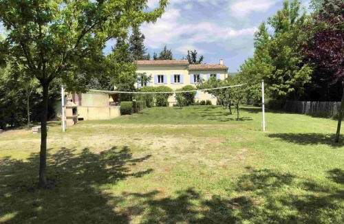 Aubignan Villa | Beautiful Quiet Provençal Farmhouse with Pool