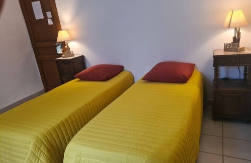 Le Teil House | Beautiful renovated farm in calm countryside with salted water swimming pool