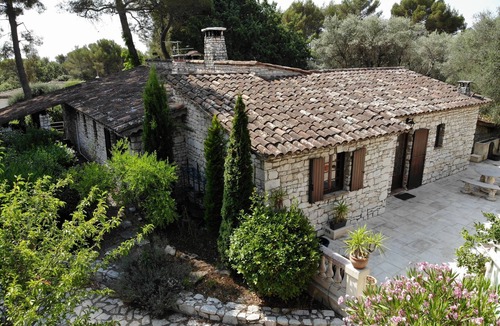 Les Maillans Villa | Beautiful stone bastide for 8 people with Mediterranean garden and pool