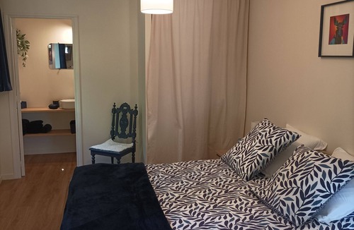 Chateauneuf-du-Rhone Bed & Breakfast | Bed and breakfast with independent entrance in a medieval center