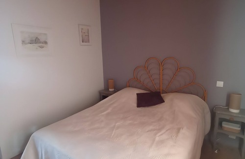 Saint-Martin-Lestra Bed & Breakfast | Bed and Breakfast 'Chambre Rotin' with Shared Pool, Shared Terrace and Shared Garden