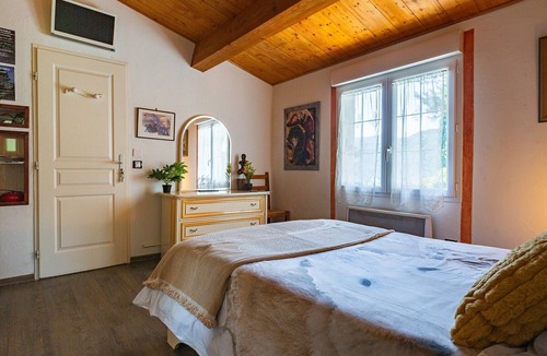 Colombier-le-Vieux Bed & Breakfast | Bed and Breakfast 'Les Issignols' with Mountain View, Wi-Fi and Air Conditioning