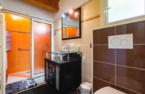 Colombier-le-Vieux Bed & Breakfast | Bed and Breakfast 'Les Issignols' with Mountain View, Wi-Fi and Air Conditioning