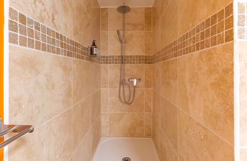 Puget Bed & Breakfast | Bed and Breakfast 'Acidulée' with Shared Pool, Wi-Fi and Air Conditioning