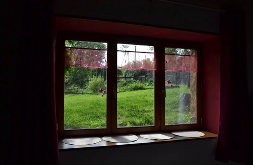 Bourgvilain Bed & Breakfast | Bed and Breakfast 'Chambre D'hôtes La Framboisine' with Shared Terrace and Shared Garden