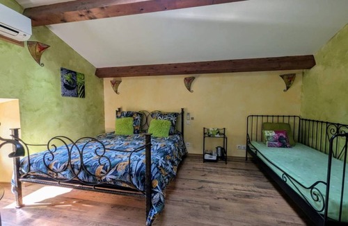 Mostuejouls Bed & Breakfast | Bed and Breakfast 'Chambres D'hôtes - La Capluc' with Mountain View, Wi-Fi and Air Conditioning