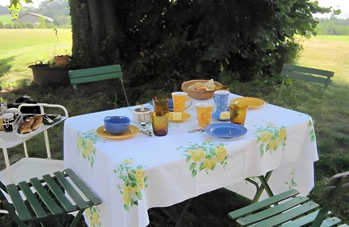 Hauterives Bed & Breakfast | Bed and Breakfast 'Canard' with Shared Pool, Shared Garden and Wi-Fi