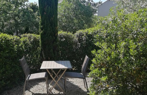 Vogue House | Bed and Breakfast Camélia, Le Mas de Molines