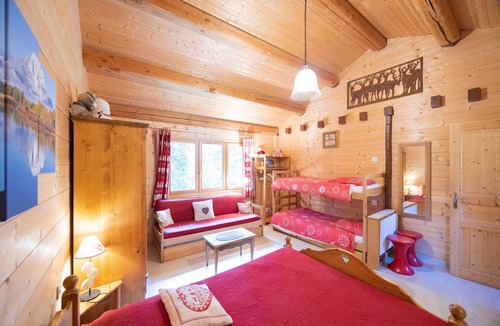 Montcel Bed & Breakfast | Bed and Breakfast 'Chambre Familiale' with Wi-Fi