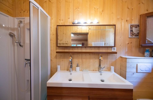 Montcel Bed & Breakfast | Bed and Breakfast 'Chambre Familiale' with Wi-Fi