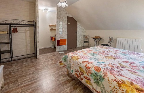 Igornay Bed & Breakfast | Bed and Breakfast 'Escargot De Bourgogne' with Shared Pool, Shared Terrace and Wi-Fi