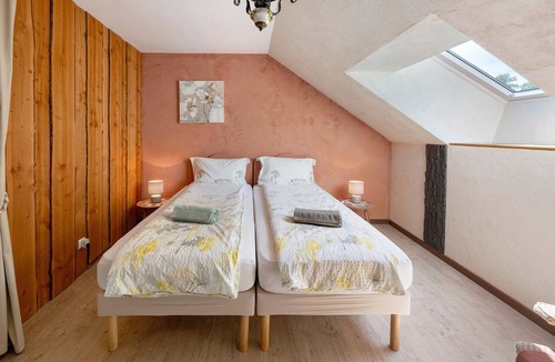 Chardonnay Bed & Breakfast | Bed and Breakfast 'Escargot Des Bois - Suite Junior' with Shared Pool, Shared Terrace and Wi-Fi