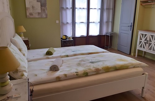 Igornay Bed & Breakfast | Bed and Breakfast 'Escargot De Jardin' with Shared Pool, Shared Terrace and Wi-Fi