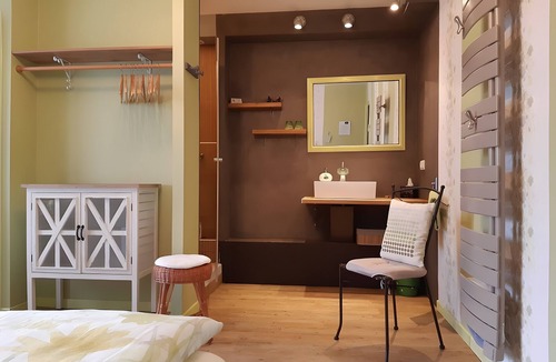Igornay Bed & Breakfast | Bed and Breakfast 'Escargot De Jardin' with Shared Pool, Shared Terrace and Wi-Fi