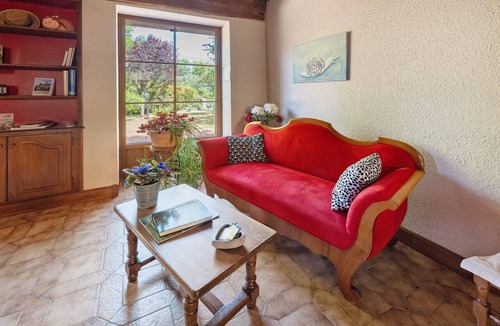 Igornay Bed & Breakfast | Bed and Breakfast 'Escargot De Jardin' with Shared Pool, Shared Terrace and Wi-Fi
