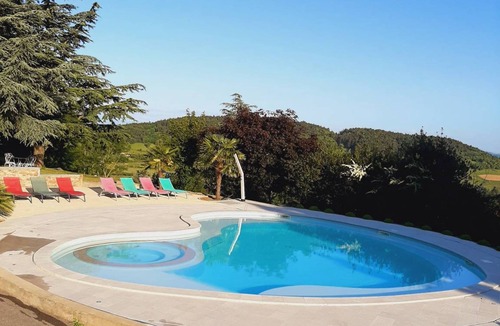 Hermitage-Tournonais-Herbasse-Pays de Saint-Felicien Bed & Breakfast | Bed and Breakfast 'La Chambre Tom' with Shared Pool, Shared Garden and Wi-Fi