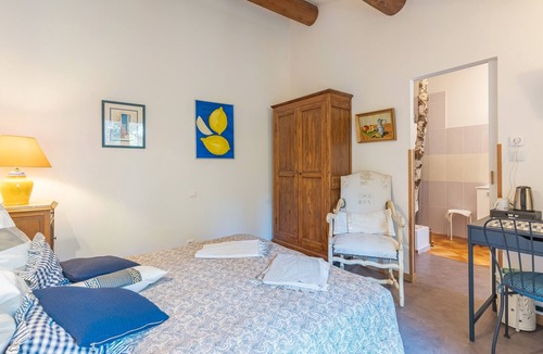 Puget Bed & Breakfast | Bed and Breakfast 'Gourmandise' with Shared Pool, Wi-Fi and Air Conditioning