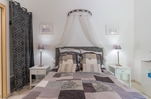 Puget Bed & Breakfast | Bed and Breakfast 'La Réglisse' with Shared Pool, Wi-Fi and Air Conditioning