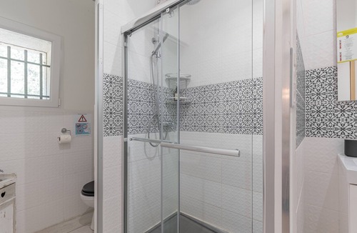 Puget Bed & Breakfast | Bed and Breakfast 'La Réglisse' with Shared Pool, Wi-Fi and Air Conditioning
