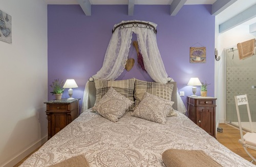 Puget Bed & Breakfast | Bed and Breakfast 'Lavande' with Shared Pool, Wi-Fi and Air Conditioning