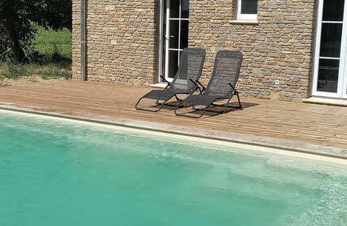 Faucon Bed & Breakfast | Bed and breakfast with view of the vineyards. New!