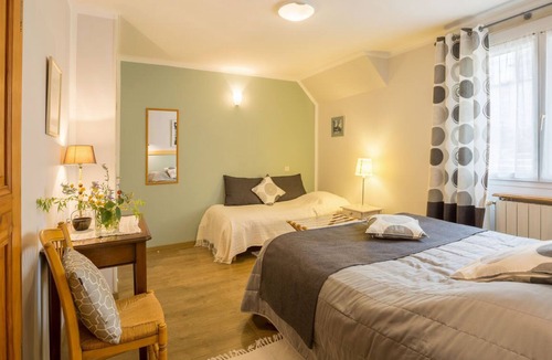 Villeneuve-de-Berg Bed & Breakfast | Bedroom 1 to 2p. self-catering, Park, Kitchen/dining room
