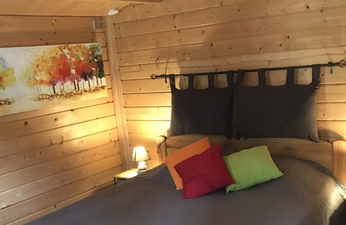 Bollene Cabin | Bedroom "LAVANDE" pool and garden view
