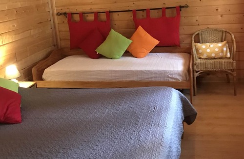 Bollene Cabin | Bedroom "LAVANDE" pool and garden view