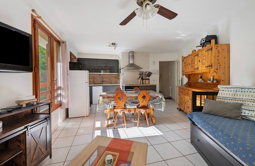 Aigueblanche Apartment | “Bel Appartement Au Calme” with Balcony and Wi-Fi