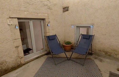 Mutigney Apartment | Bel Appartement en Plein Centre du Village de Pesmes, Tout Équipé
