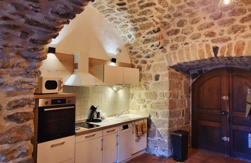Aubenas Apartment | Bel Appartement en sud Ardèche au Bord de la Rivière