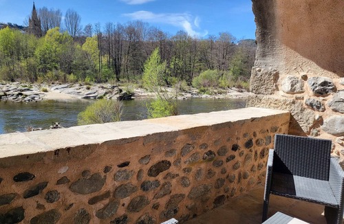 Aubenas Apartment | Bel Appartement en sud Ardèche au Bord de la Rivière