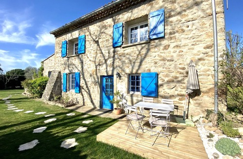 Charmes-sur-Rhone Apartment | Belle Demeure au Coeur des Ménafauries