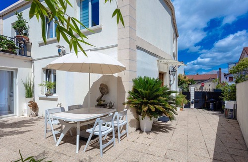 Arcueil House | Belle Maision Proche Paris , Parking Gratuite Avec Jardin , vue la Tour Eiffel