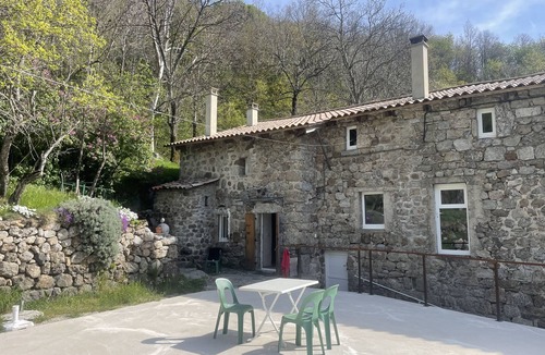Pereyres House | Belle Maison en Pierre au Calme