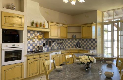 Pierrefitte-sur-Loire House | Belle maison bourbonnaise du 18e siècl au cœur d'un village pittoresque avec jardin - FR-1-489-387