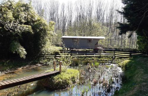 Saint-Vincent-en-Bresse Other | Belle Roulotte unique en pleine campagne Au Jardin de la Vouivre