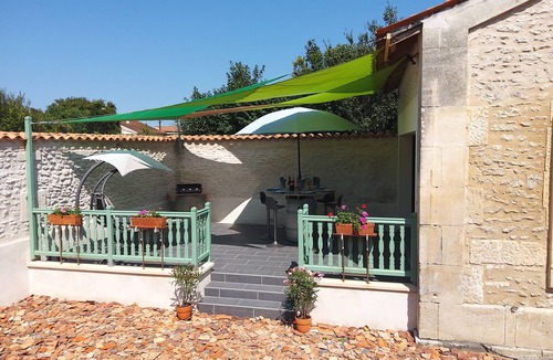 Cognac House | Between river and town center - air-conditioned - 2 WCs - enclosed courtyard