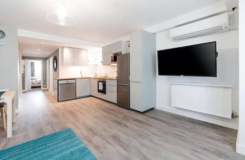 Villejuif Apartment | Beutiful Apartment near Paris with AC and Parking