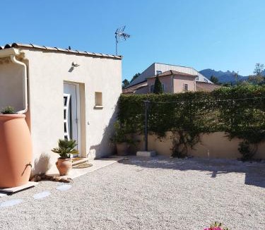 Vacqueyras Apartment | Bienvenue au Dormidou en Provence !